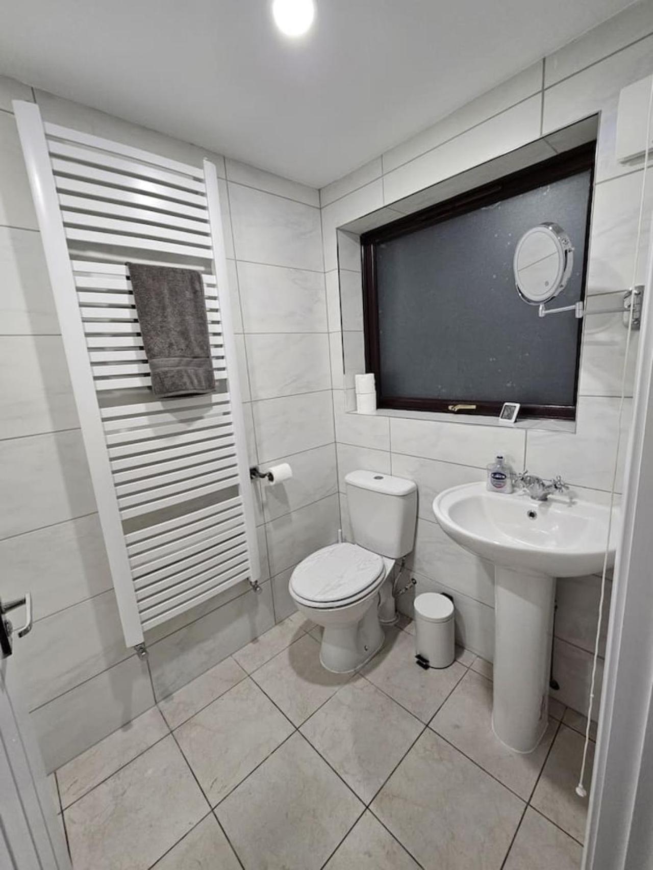 Modern & Stylish 3-Bedroom Home In St Helens St Helens  Eksteriør billede