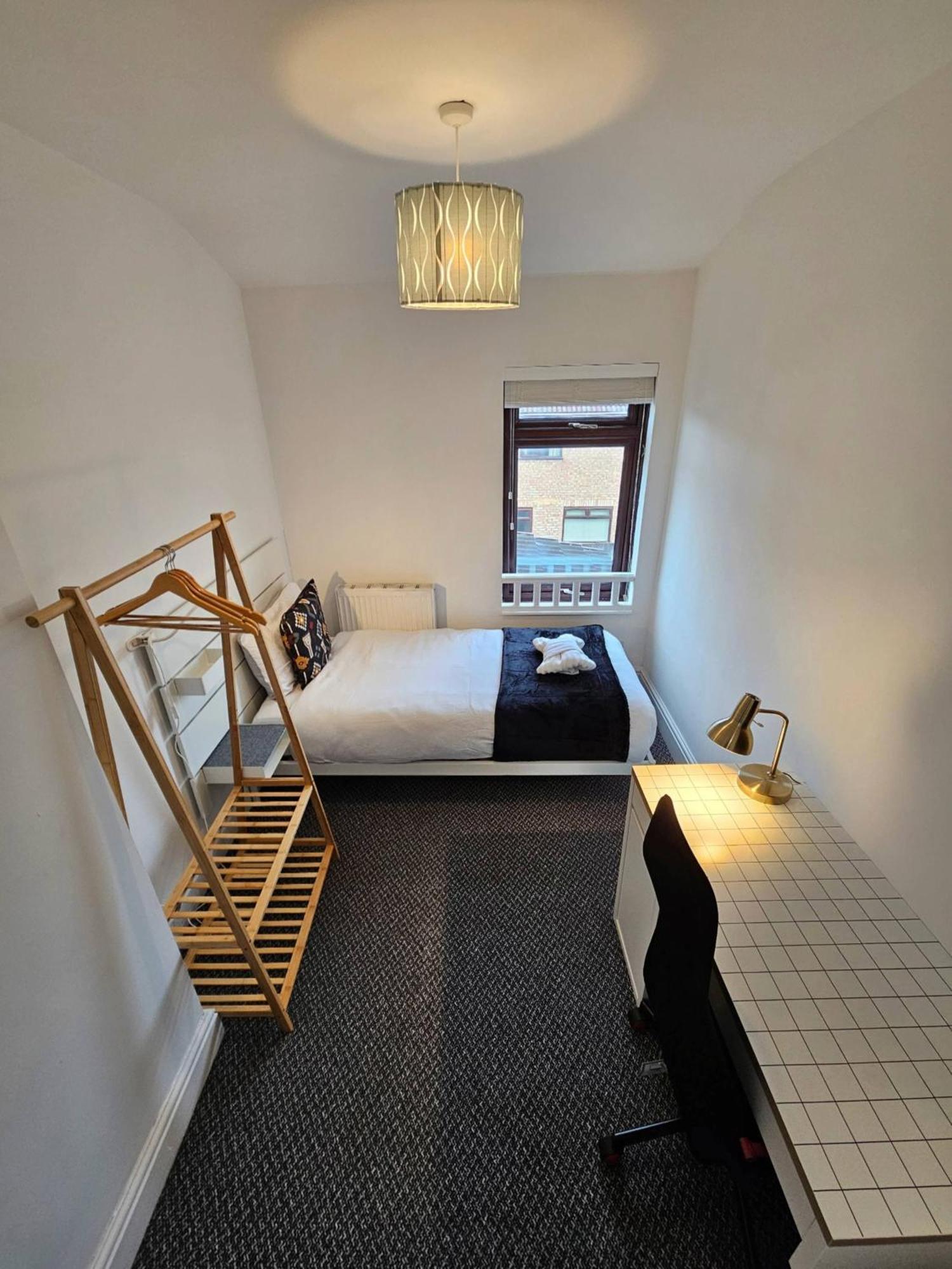 Modern & Stylish 3-Bedroom Home In St Helens St Helens  Eksteriør billede